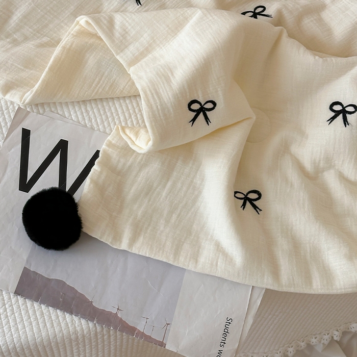 91家纺网 家纺一手货源 找家纺 （总）圆岛家纺 2025新款全棉皱皱纱蝴蝶结刺绣夏被被子被芯