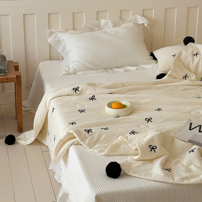 91家纺网 家纺一手货源 找家纺 （总）圆岛家纺 2025新款全棉皱皱纱蝴蝶结刺绣夏被被子被芯