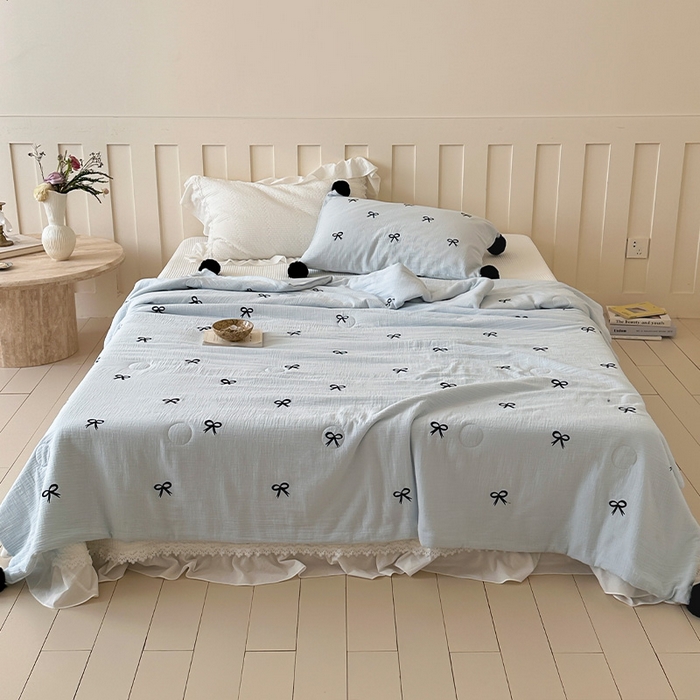 91家纺网 家纺一手货源 找家纺 （总）圆岛家纺 2025新款全棉皱皱纱蝴蝶结刺绣夏被被子被芯