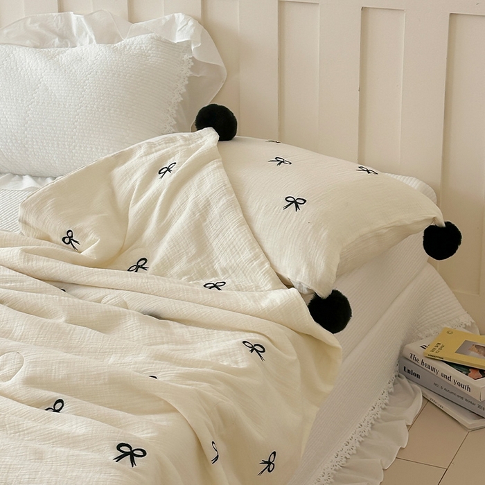 91家纺网 家纺一手货源 找家纺 圆岛家纺 2025新款全棉皱皱纱蝴蝶结刺绣夏被被子被芯 奶油白