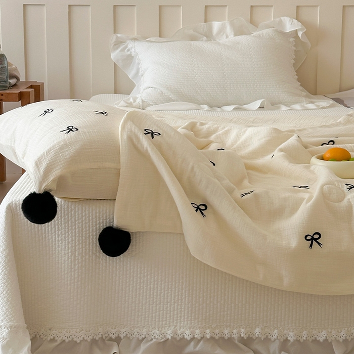 91家纺网 家纺一手货源 找家纺 圆岛家纺 2025新款全棉皱皱纱蝴蝶结刺绣夏被被子被芯 奶油白