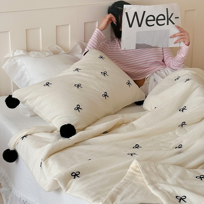 91家纺网 家纺一手货源 找家纺 圆岛家纺 2025新款全棉皱皱纱蝴蝶结刺绣夏被被子被芯 奶油白