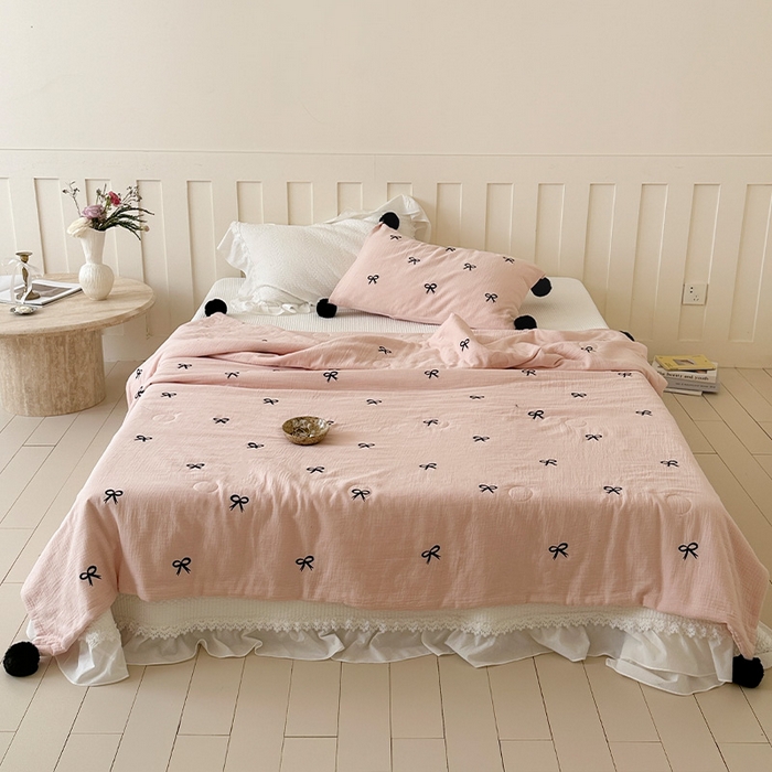 圆岛家纺 2025新款全棉皱皱纱蝴蝶结刺绣夏被被子被芯 贝壳粉