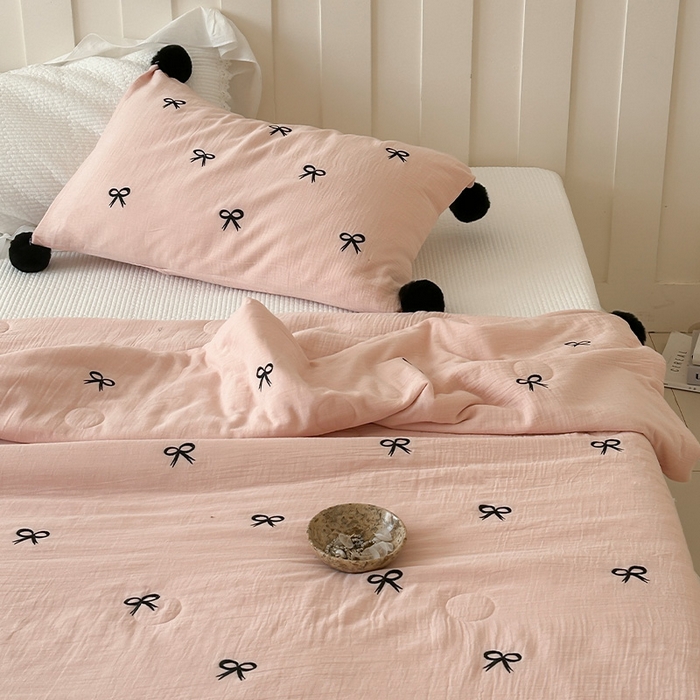 91家纺网 家纺一手货源 找家纺 圆岛家纺 2025新款全棉皱皱纱蝴蝶结刺绣夏被被子被芯 贝壳粉