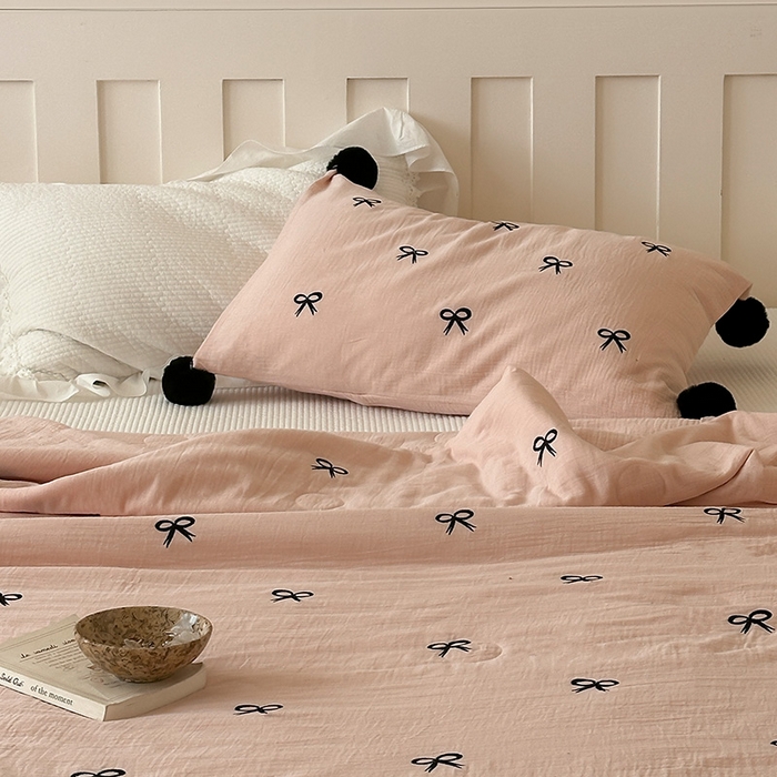 91家纺网 家纺一手货源 找家纺 圆岛家纺 2025新款全棉皱皱纱蝴蝶结刺绣夏被被子被芯 贝壳粉