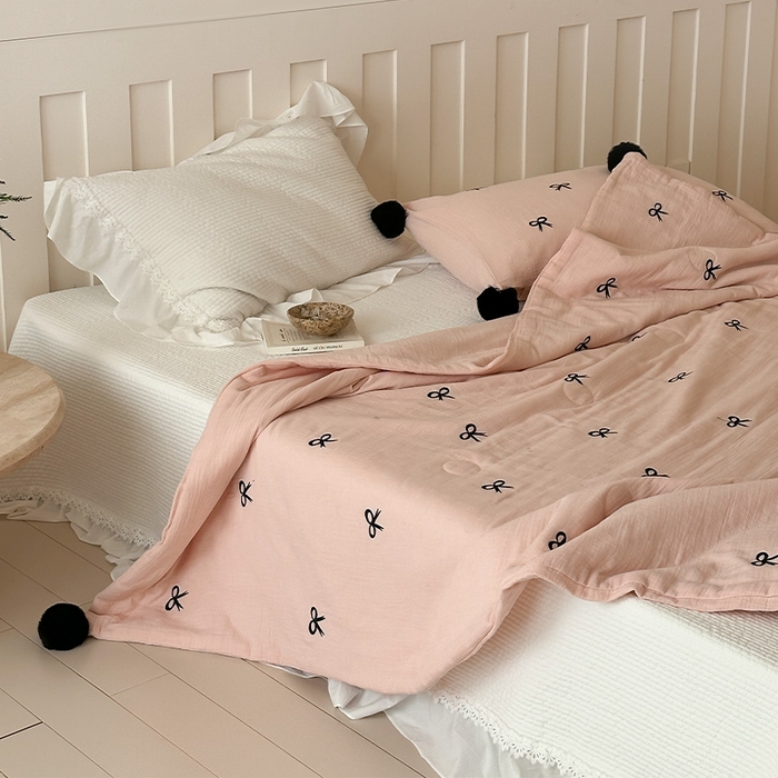 91家纺网 家纺一手货源 找家纺 圆岛家纺 2025新款全棉皱皱纱蝴蝶结刺绣夏被被子被芯 贝壳粉