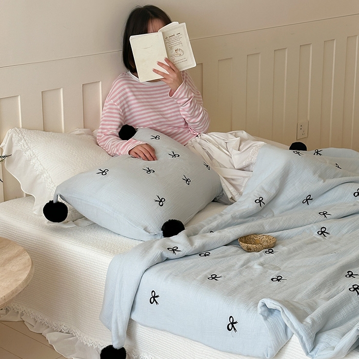 91家纺网 家纺一手货源 找家纺 圆岛家纺 2025新款全棉皱皱纱蝴蝶结刺绣夏被被子被芯 海盐蓝