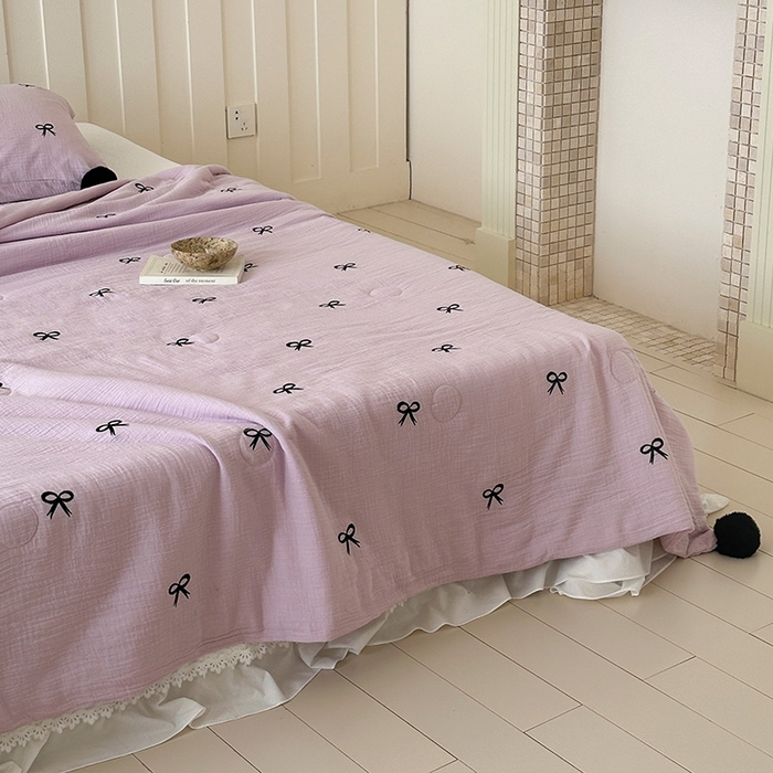 91家纺网 家纺一手货源 找家纺 圆岛家纺 2025新款全棉皱皱纱蝴蝶结刺绣夏被被子被芯 芋泥紫