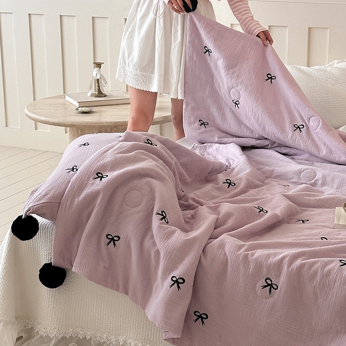 91家纺网 家纺一手货源 找家纺 圆岛家纺 2025新款全棉皱皱纱蝴蝶结刺绣夏被被子被芯 芋泥紫