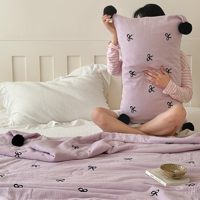 91家纺网 家纺一手货源 找家纺 圆岛家纺 2025新款全棉皱皱纱蝴蝶结刺绣夏被被子被芯 芋泥紫