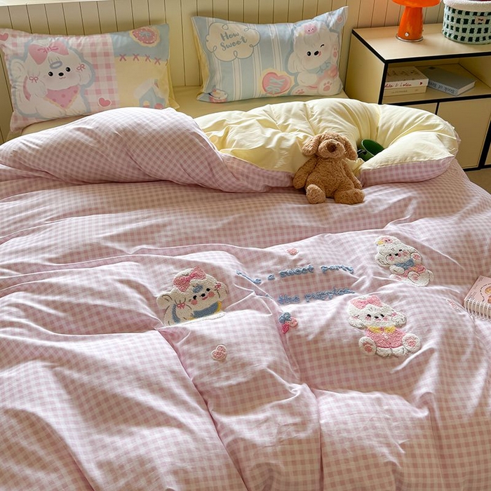 91家纺网 家纺一手货源 找家纺 美乐迪家纺 2025新款全棉毛巾绣四件套格子系列 马尔济斯