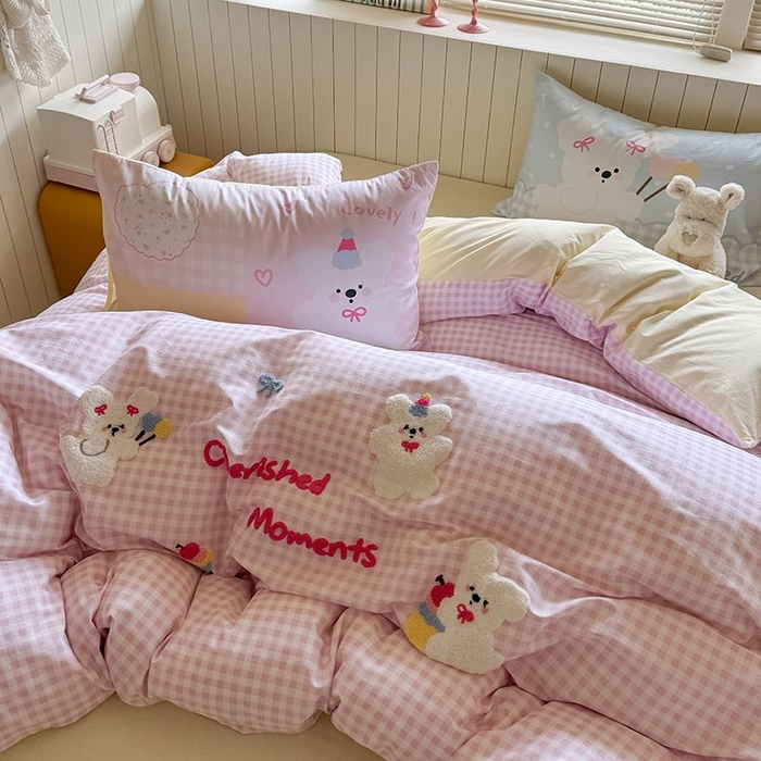 91家纺网 家纺一手货源 找家纺 美乐迪家纺 2025新款全棉毛巾绣四件套格子系列 可爱哆哆