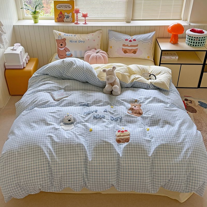 美乐迪家纺 2025新款全棉毛巾绣四件套格子系列 趣味小熊