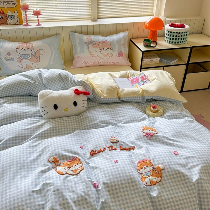 91家纺网 家纺一手货源 找家纺 美乐迪家纺 2025新款全棉毛巾绣四件套格子系列 猫咪日记