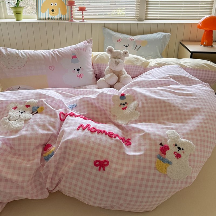 91家纺网 家纺一手货源 找家纺 美乐迪家纺 2025新款全棉毛巾绣四件套格子系列 可爱哆哆