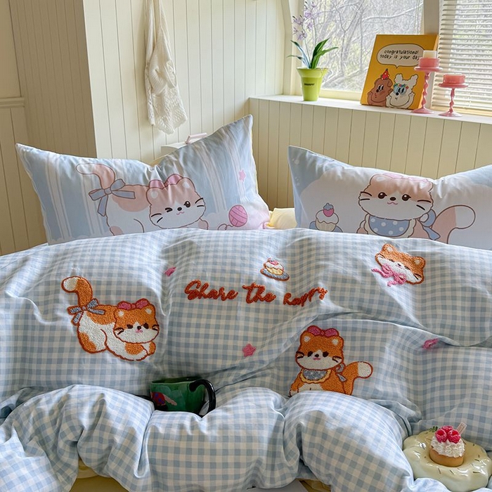 91家纺网 家纺一手货源 找家纺 美乐迪家纺 2025新款全棉毛巾绣四件套格子系列 猫咪日记