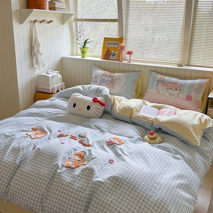 91家纺网 家纺一手货源 找家纺 美乐迪家纺 2025新款全棉毛巾绣四件套格子系列 猫咪日记