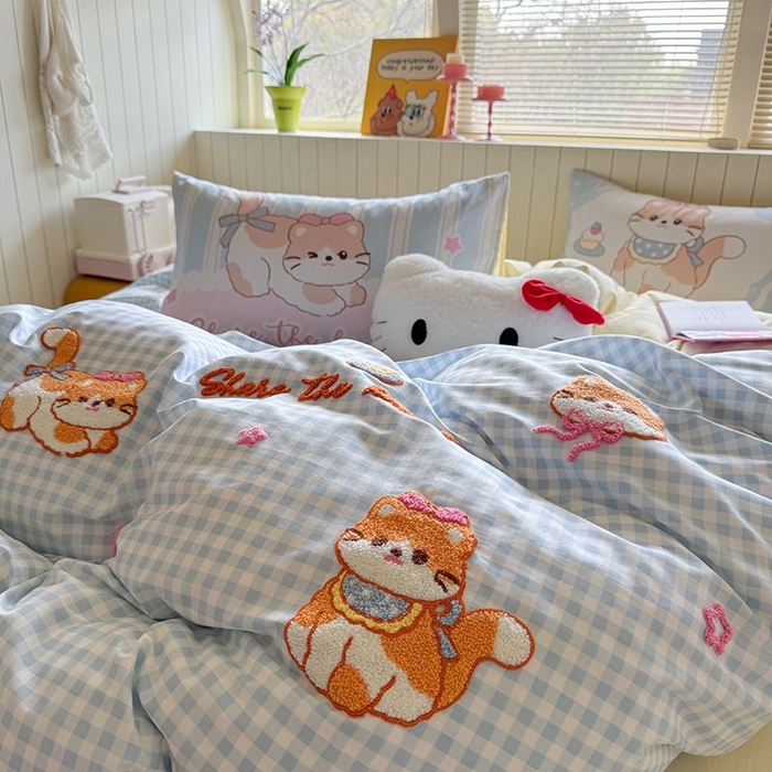 91家纺网 家纺一手货源 找家纺 美乐迪家纺 2025新款全棉毛巾绣四件套格子系列 猫咪日记