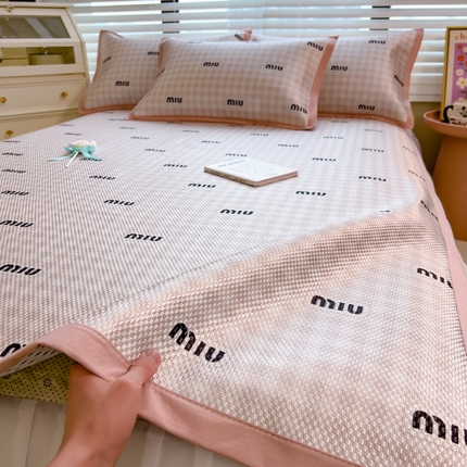91家纺网 家纺一手货源 找家纺 布卢姆床垫2025新款A类数码印花冰藤席夏凉席--床席款 粉miu