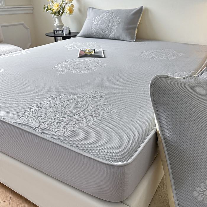 91家纺网 家纺一手货源 找家纺 布卢姆床垫2025新款A类PE乙纶冰豆豆床笠款凉席 蝴蝶花镜 灰