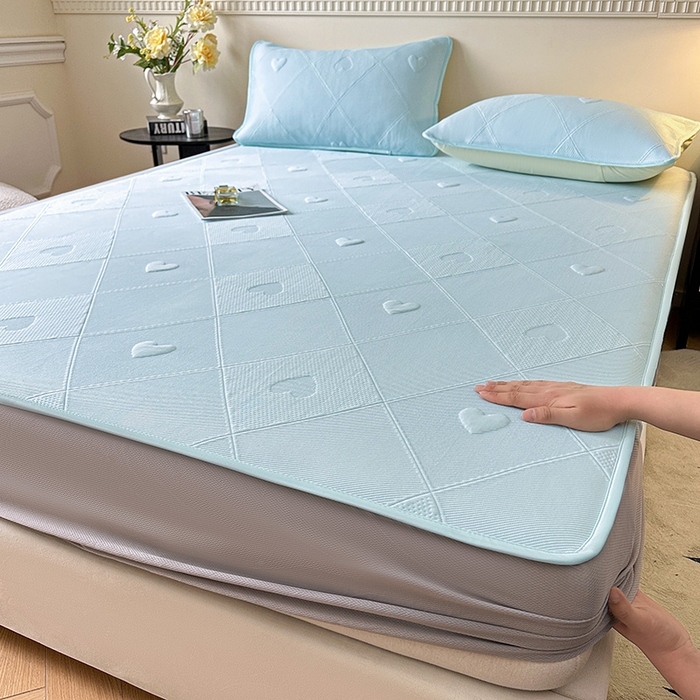 91家纺网 家纺一手货源 找家纺 布卢姆床垫2025新款A类PE乙纶冰豆豆床笠款凉席 菱格爱心