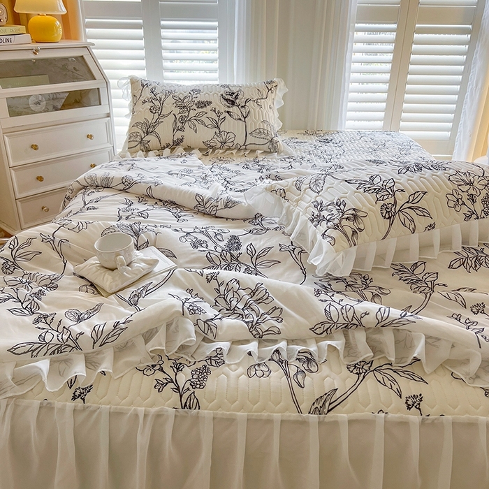 91家纺网 家纺一手货源 找家纺 慕澄2025新款小版印花床裙款乳胶凉席凉感丝夏被四件套 赫本