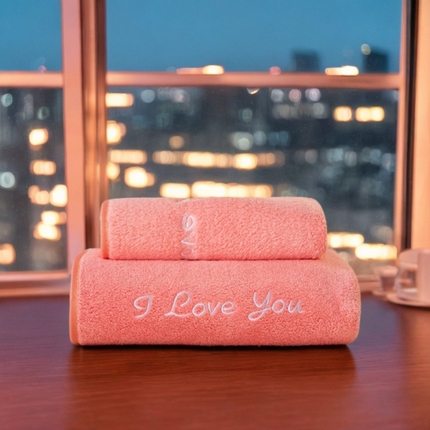 彩虹毛巾2025新款I Love you珊瑚绒毛巾浴巾套装网红情侣浴室加厚毛巾浴巾两件套 1条浴巾+1条毛巾-粉色