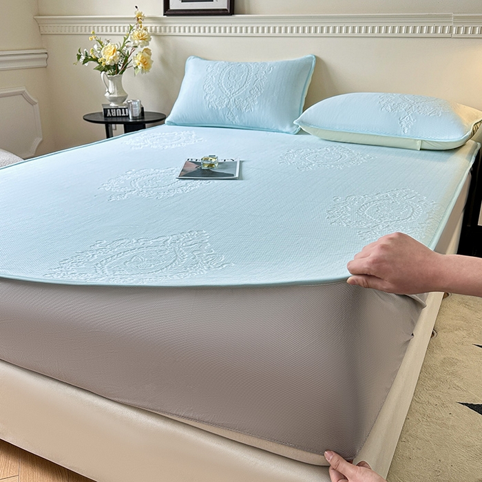 91家纺网 家纺一手货源 找家纺 布卢姆床垫2025新款A类PE乙纶冰豆豆床笠款凉席 蝴蝶花镜 蓝