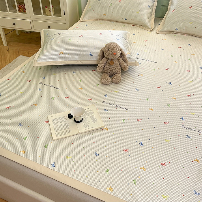 91家纺网 家纺一手货源 找家纺 布卢姆床垫2025新款A类数码印花冰藤席夏凉席--床席款 波点蝴蝶结