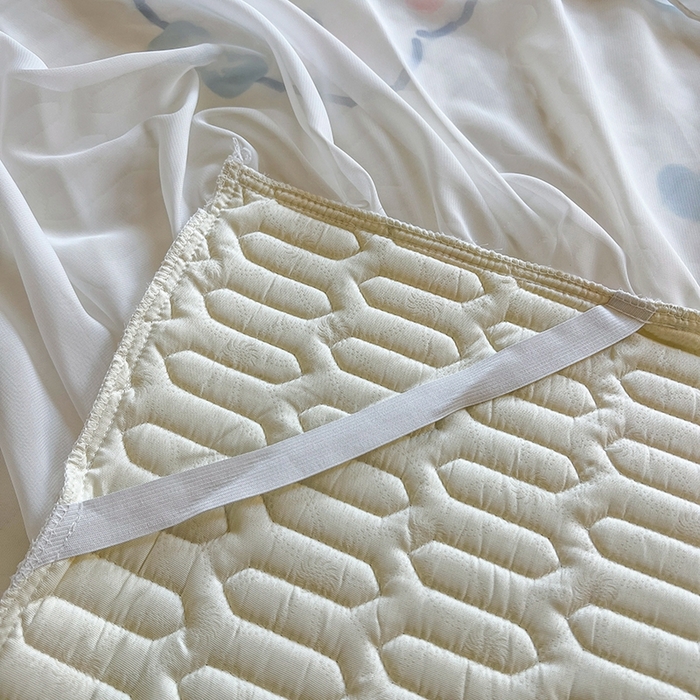 91家纺网 家纺一手货源 找家纺 慕澄2025新款小版印花床裙款乳胶凉席凉感丝夏被四件套 爱心小熊