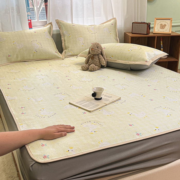 91家纺网 家纺一手货源 找家纺 布卢姆床垫2025新款A类数码印花冰藤席夏凉席--床笠款 皇冠鸭床笠