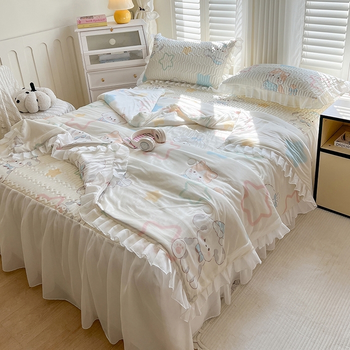 91家纺网 家纺一手货源 找家纺 慕澄2025新款小清新印花凉感丝花床裙款乳胶凉席 夏日幸福