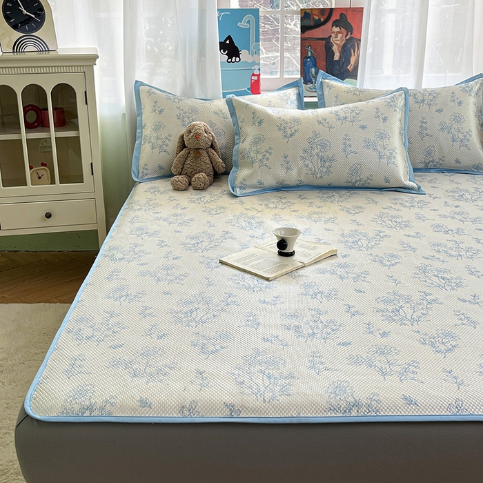 91家纺网 家纺一手货源 找家纺 布卢姆床垫2025新款A类数码印花冰藤席夏凉席--床笠款 雏菊花影床笠