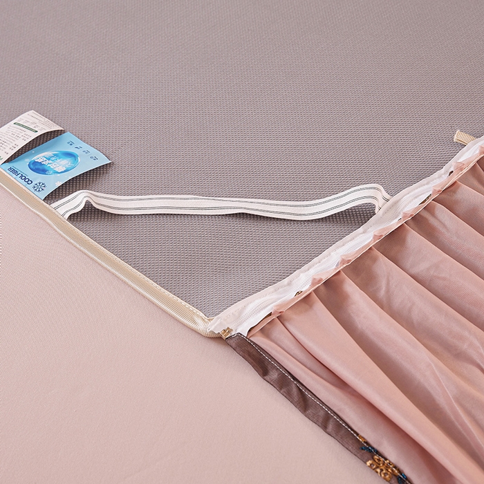 91家纺网 家纺一手货源 找家纺 情恒家纺 2025新款纯色可拆卸PE海洋丝床裙席三件套 密语粉