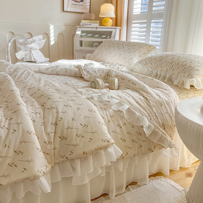 91家纺网 家纺一手货源 找家纺 慕澄2025新款小清新印花凉感丝花床裙款乳胶凉席 叶子青青