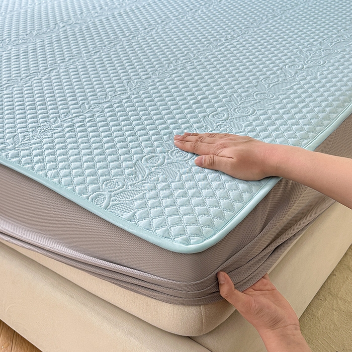 91家纺网 家纺一手货源 找家纺 布卢姆床垫2025新款A类PE乙纶冰豆豆床笠款凉席 夏日藤萝 蓝