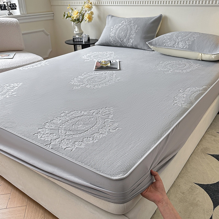 91家纺网 家纺一手货源 找家纺 布卢姆床垫2025新款A类PE乙纶冰豆豆床笠款凉席 蝴蝶花镜 灰