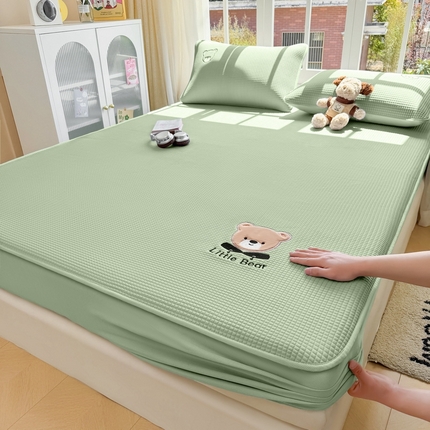 91家纺网 家纺一手货源 找家纺 （总）爱思凯2025新款【瑞宝熊】PE真豆豆-床笠款凉席  场景二