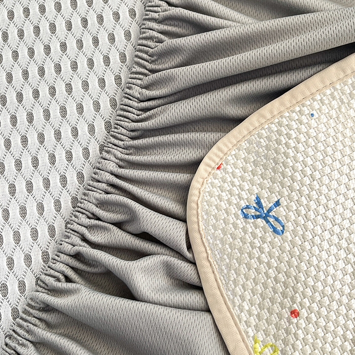 91家纺网 家纺一手货源 找家纺 布卢姆床垫2025新款A类数码印花冰藤席夏凉席--床笠款 波点蝴蝶结床笠