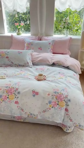 91家纺网 家纺一手货源 找家纺 铭博家纺 2025新款直播爆款100%全棉吊边一字绣工艺款13070印花全棉四件套 苏沐花谣