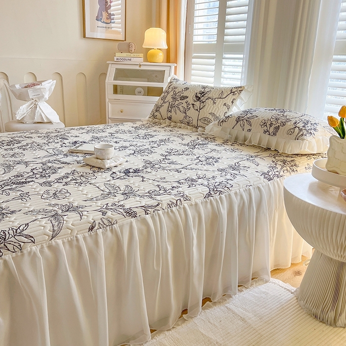 91家纺网 家纺一手货源 找家纺 慕澄2025新款小清新印花凉感丝花床裙款乳胶凉席 赫本