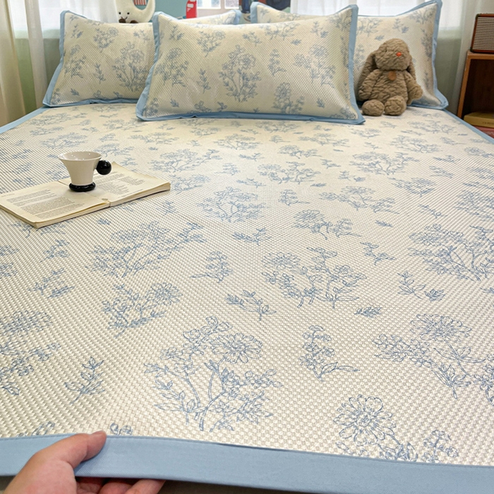 91家纺网 家纺一手货源 找家纺 布卢姆床垫2025新款A类数码印花冰藤席夏凉席--床席款 雏菊花影