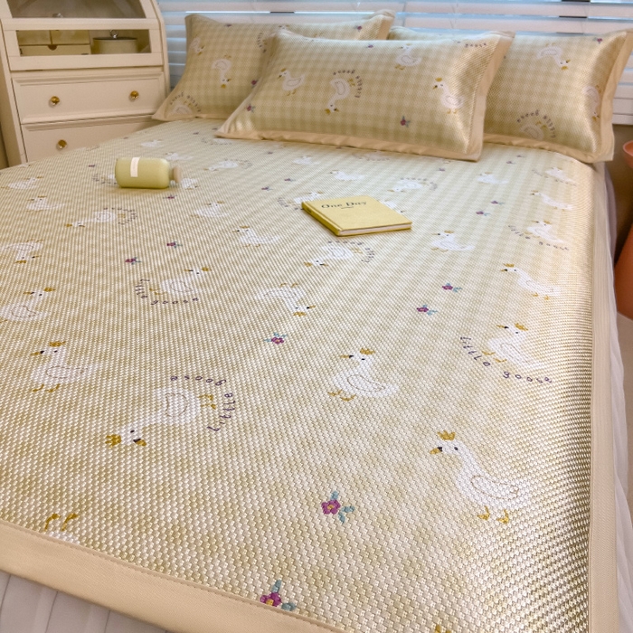 91家纺网 家纺一手货源 找家纺 布卢姆床垫2025新款A类数码印花冰藤席夏凉席--床席款 皇冠鸭