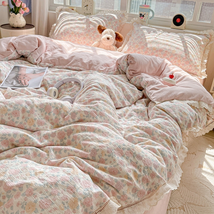 91家纺网 家纺一手货源 找家纺 2025新款云感木棉皱皱双层纱全棉花边四件套 春风里