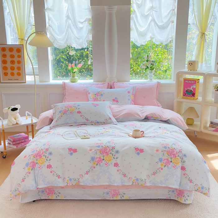 91家纺网 家纺一手货源 找家纺 铭博家纺 2025新款直播爆款100%全棉吊边一字绣工艺款13070印花全棉四件套 苏沐花谣