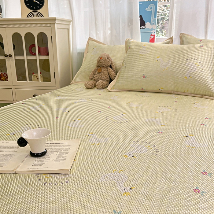 91家纺网 家纺一手货源 找家纺 布卢姆床垫2025新款A类数码印花冰藤席夏凉席--床笠款 皇冠鸭床笠