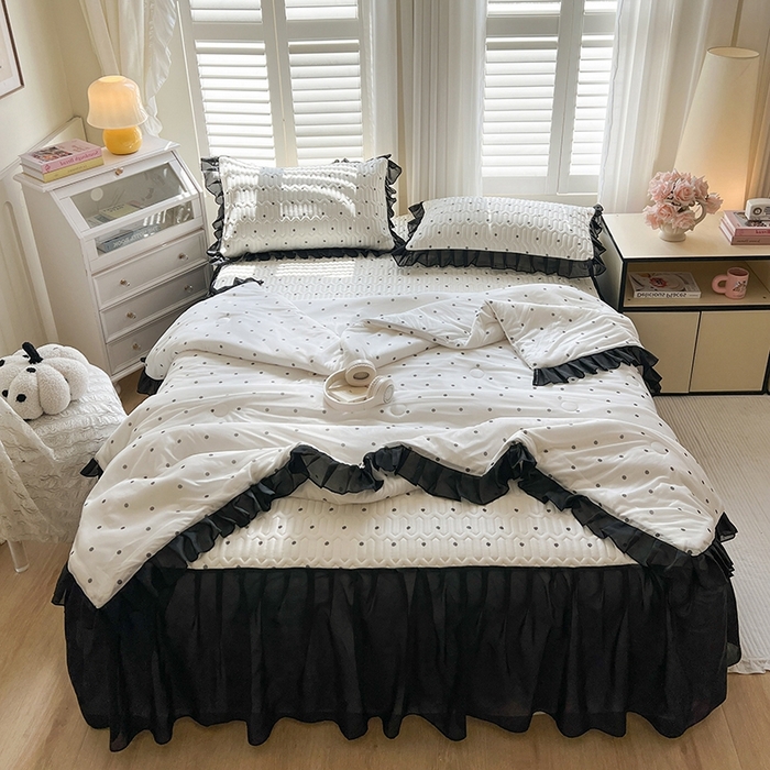 91家纺网 家纺一手货源 找家纺 慕澄2025新款小清新印花凉感丝花床裙款乳胶凉席 黑波点