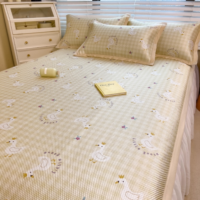91家纺网 家纺一手货源 找家纺 布卢姆床垫2025新款A类数码印花冰藤席夏凉席--床席款 皇冠鸭