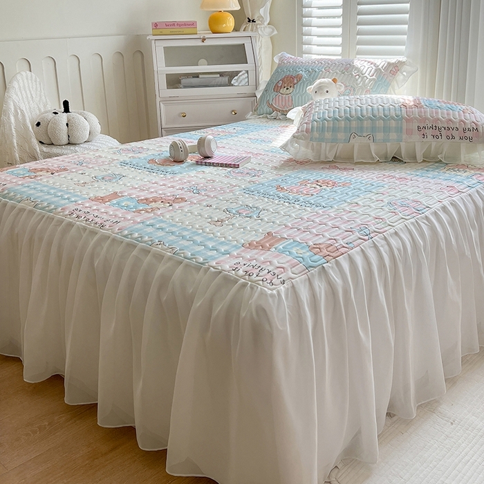 91家纺网 家纺一手货源 找家纺 慕澄2025新款小清新印花凉感丝花床裙款乳胶凉席 音乐会