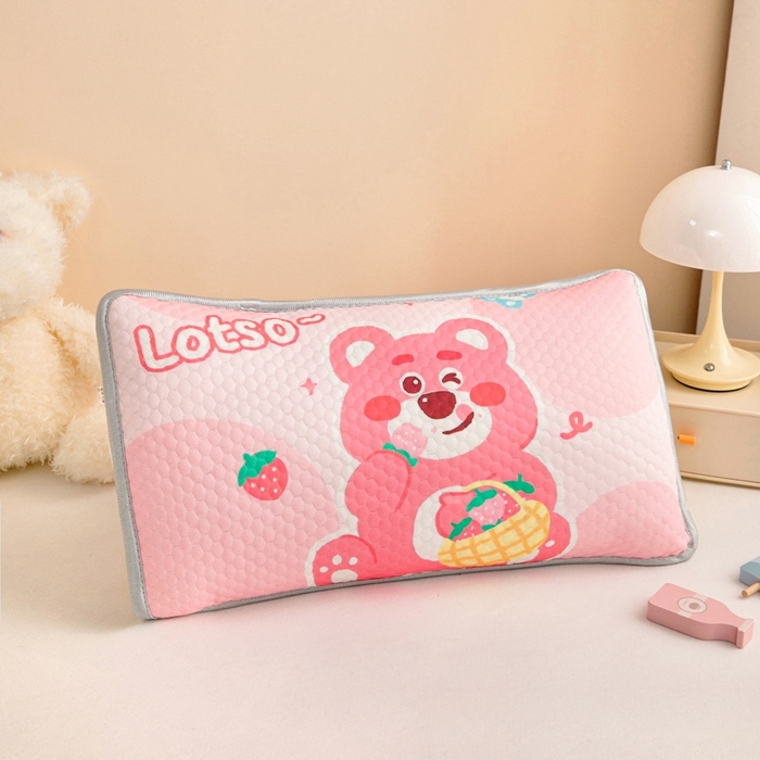 91家纺网 家纺一手货源 找家纺 富馨莱 2025新款儿童冰丝豆豆枕套 草莓小熊